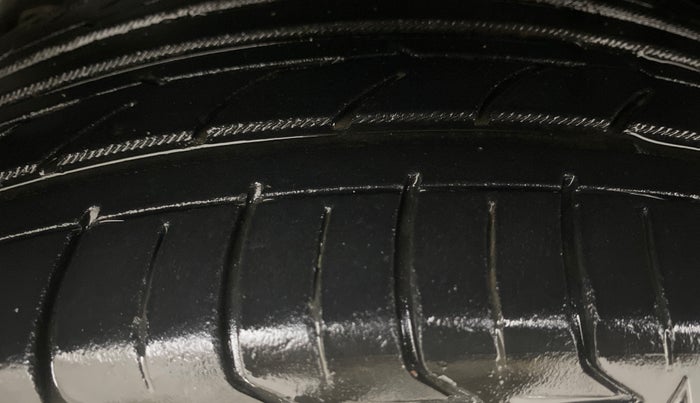 2014 Maruti Ciaz ZDI+, Diesel, Manual, 96,782 km, Left Rear Tyre Tread