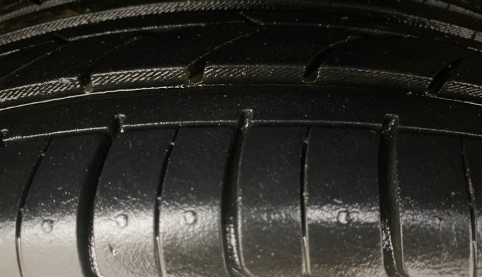 2014 Maruti Ciaz ZDI+, Diesel, Manual, 96,782 km, Right Front Tyre Tread