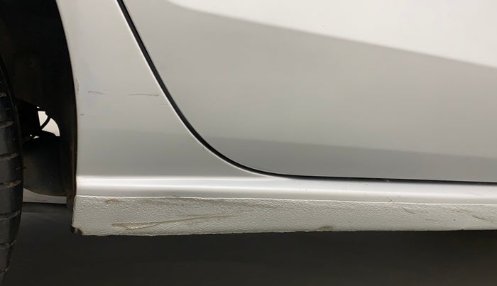 2017 Volkswagen Vento HIGHLINE PETROL AT, Petrol, Automatic, 64,808 km, Right running board - Minor scratches