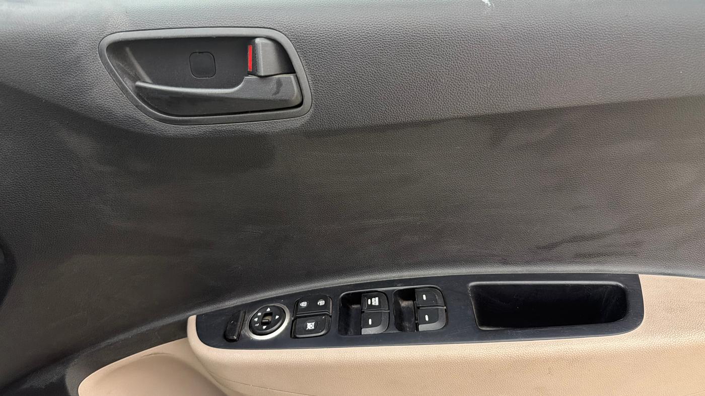 2019 Hyundai Grand i10 MAGNA 1.2 KAPPA VTVT, Petrol, Manual, 50,644 km, Driver Side Door Panels Control