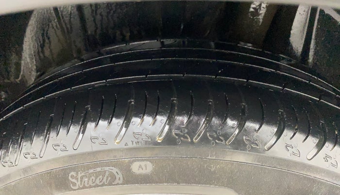 2023 Maruti XL6 ZETA MT, Petrol, Manual, 35,275 km, Left Rear Tyre Tread