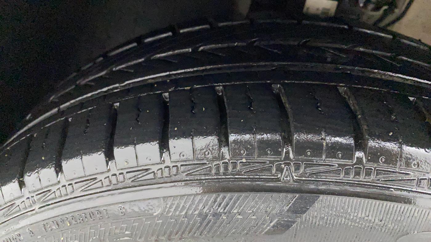 2020 Volkswagen Polo COMFORTLINE PLUS 1.0L MPI, Petrol, Manual, 17,151 km, Left Front Tyre Tread