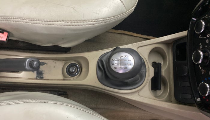 2013 Nissan Terrano XL D THP 110 PS, Diesel, Manual, 1,42,835 km, Gear Lever