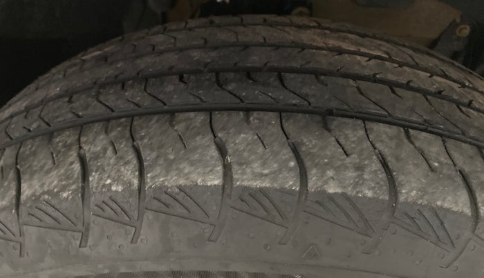 2013 Nissan Terrano XL D THP 110 PS, Diesel, Manual, 1,42,835 km, Right Front Tyre Tread