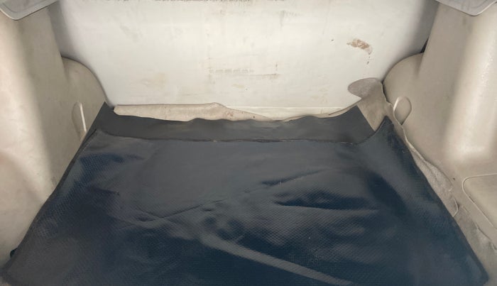 2013 Nissan Terrano XL D THP 110 PS, Diesel, Manual, 1,42,835 km, Boot Inside