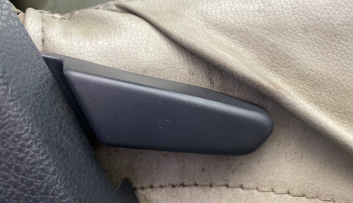 2013 Nissan Terrano XL D THP 110 PS, Diesel, Manual, 1,42,835 km, Driver Side Adjustment Panel