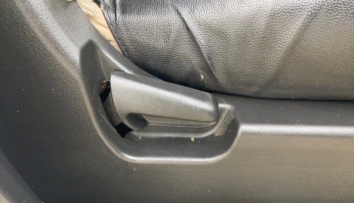 2017 Maruti Wagon R 1.0 VXI, Petrol, Manual, 39,276 km, Driver Side Adjustment Panel