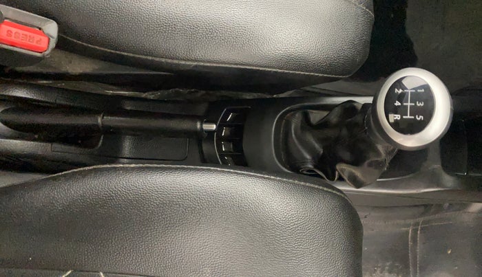 2017 Maruti Wagon R 1.0 VXI, Petrol, Manual, 39,276 km, Gear Lever