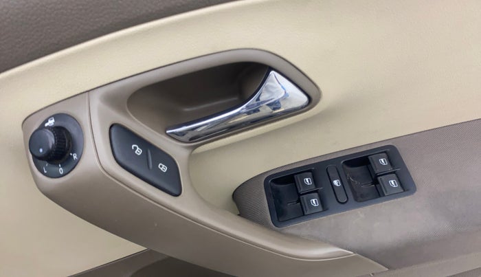 2015 Skoda Rapid AMBITION 1.6 MPI MT, Petrol, Manual, 1,39,151 km, Driver Side Door Panels Control