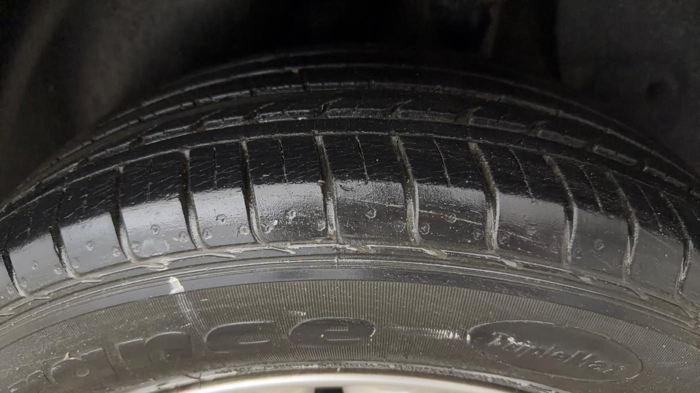 2016 Hyundai Creta SX PLUS 1.6 PETROL, Petrol, Manual, 13,317 km, Left Rear Tyre Tread