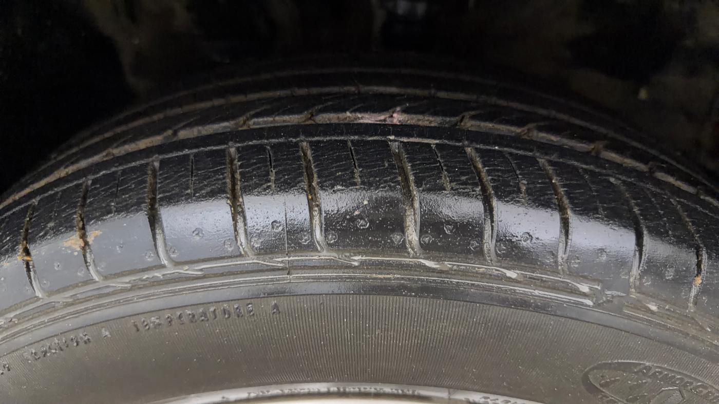 2016 Hyundai Creta SX PLUS 1.6 PETROL, Petrol, Manual, 13,317 km, Left Front Tyre Tread