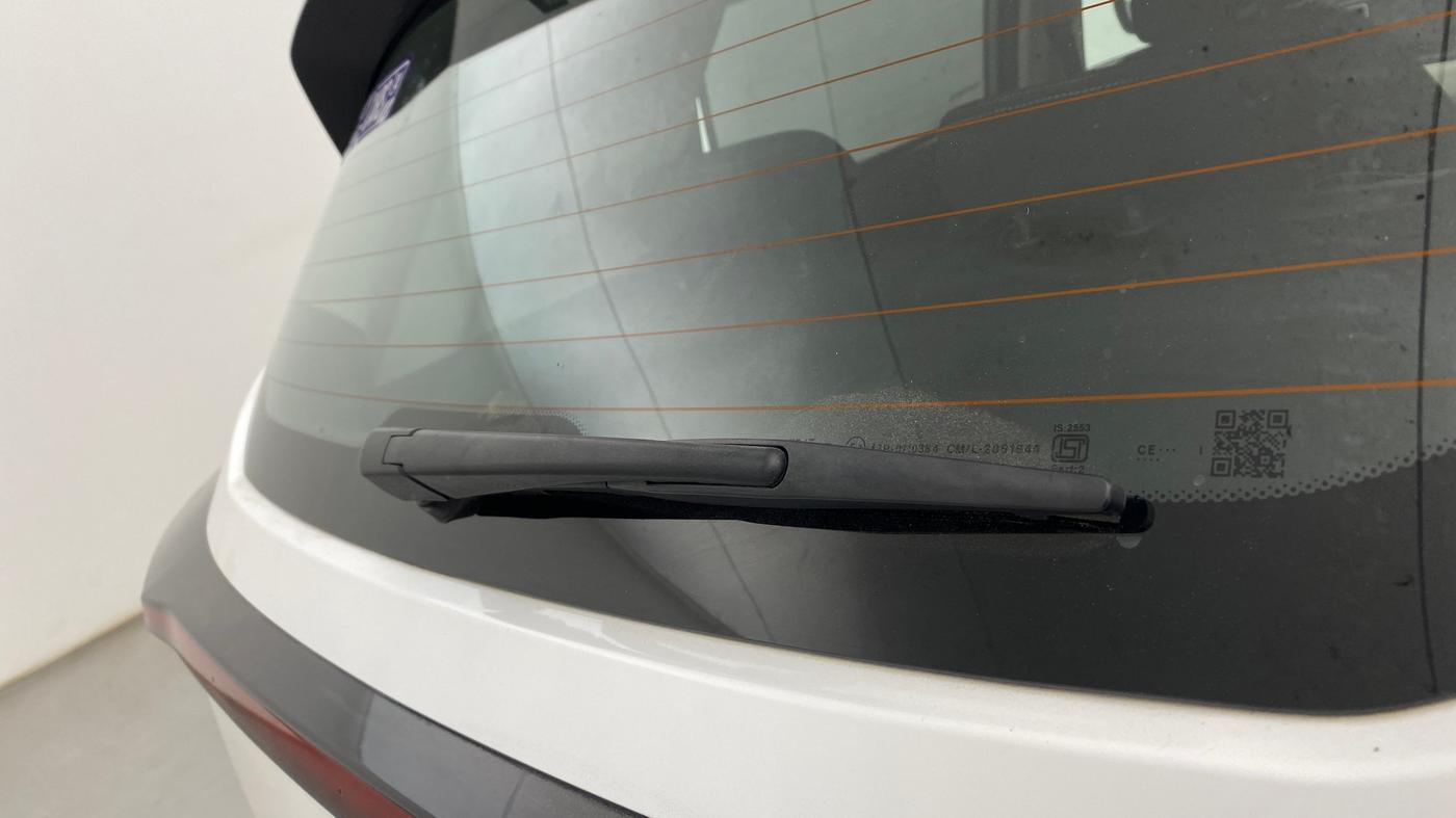 2024 Mahindra XUV 3XO AX5 1.2 L TCMPFI AT, Petrol, Automatic, 16,424 km, Rear Wiper