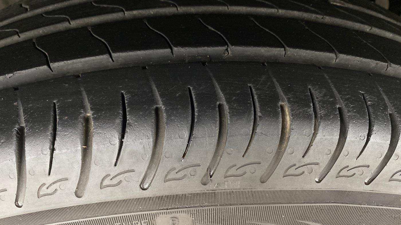 2024 Mahindra XUV 3XO AX5 1.2 L TCMPFI AT, Petrol, Automatic, 16,424 km, Right Rear Tyre Tread