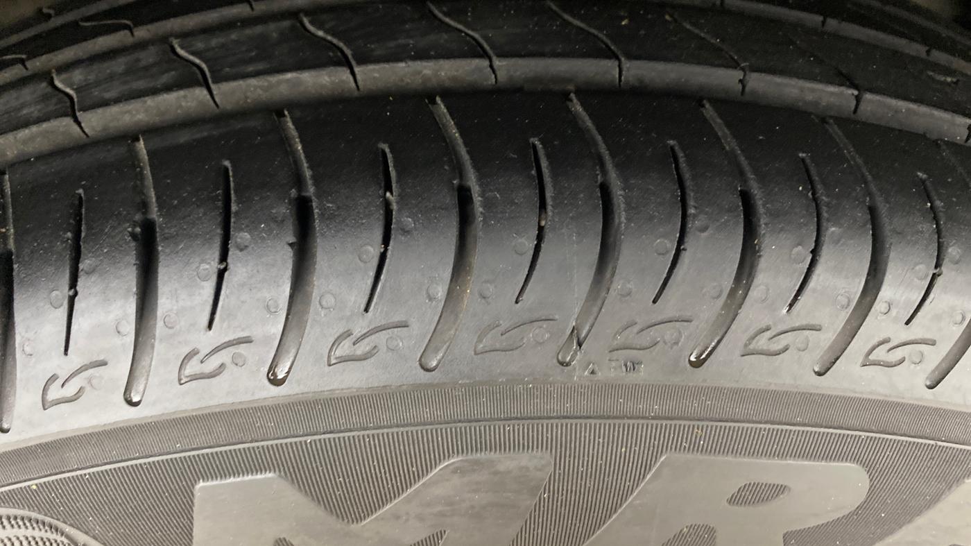 2024 Mahindra XUV 3XO AX5 1.2 L TCMPFI AT, Petrol, Automatic, 16,424 km, Right Front Tyre Tread