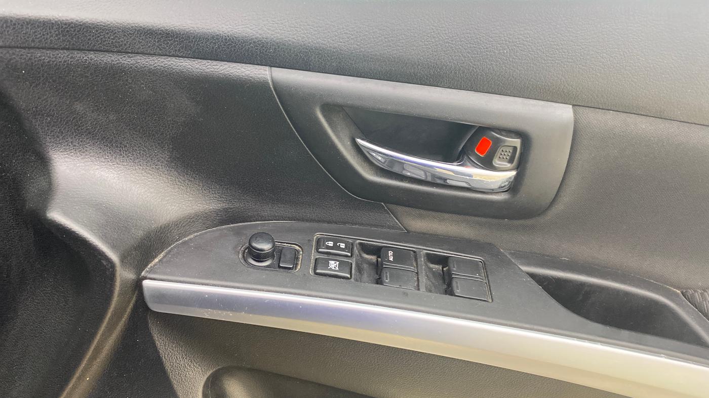 2018 Maruti S Cross ZETA 1.3, Diesel, Manual, 82,852 km, Driver Side Door Panels Control