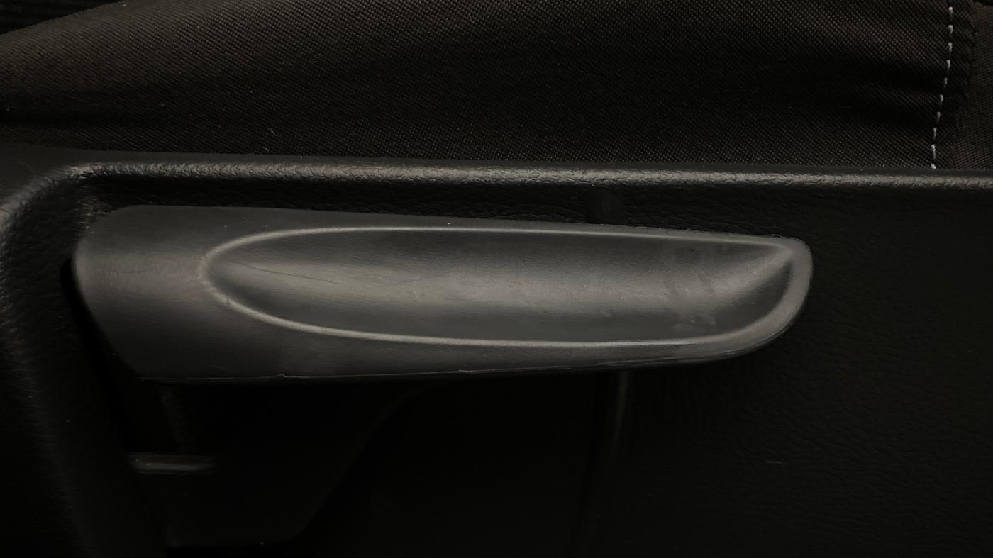 2018 Volkswagen Polo COMFORTLINE 1.0L MPI, Petrol, Manual, 47,993 km, Driver Side Adjustment Panel