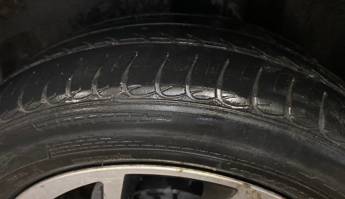 2018 Volkswagen Polo COMFORTLINE 1.0L MPI, Petrol, Manual, 60,082 km, Left Rear Tyre Tread