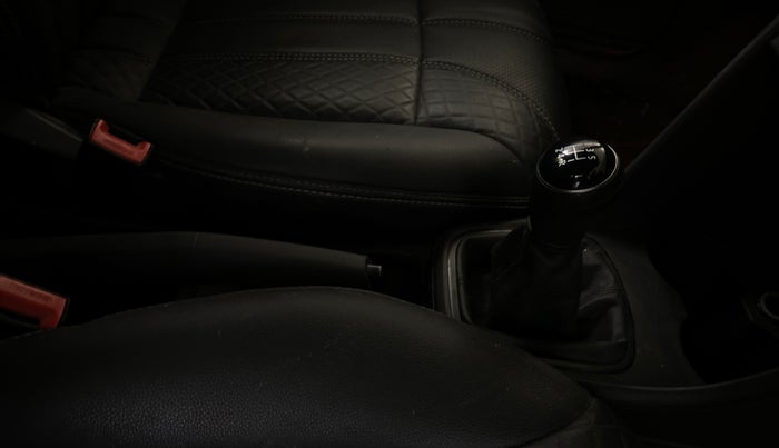 2018 Volkswagen Polo COMFORTLINE 1.0L MPI, Petrol, Manual, 60,082 km, Gear Lever