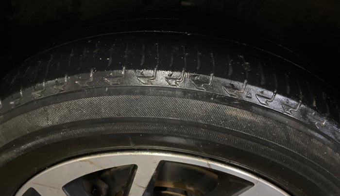 2018 Volkswagen Polo COMFORTLINE 1.0L MPI, Petrol, Manual, 60,082 km, Left Front Tyre Tread