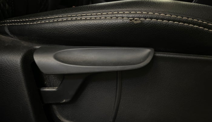 2018 Volkswagen Polo COMFORTLINE 1.0L MPI, Petrol, Manual, 60,082 km, Driver Side Adjustment Panel