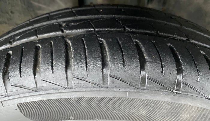 2019 Renault Kwid 1.0 CLIMBER OPT AMT, Petrol, Automatic, 19,907 km, Right Front Tyre Tread