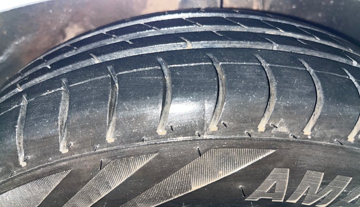 2017 Hyundai Eon ERA +, Petrol, Manual, 66,968 km, Right Front Tyre Tread
