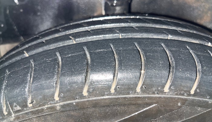 2017 Hyundai Eon ERA +, Petrol, Manual, 66,968 km, Left Front Tyre Tread