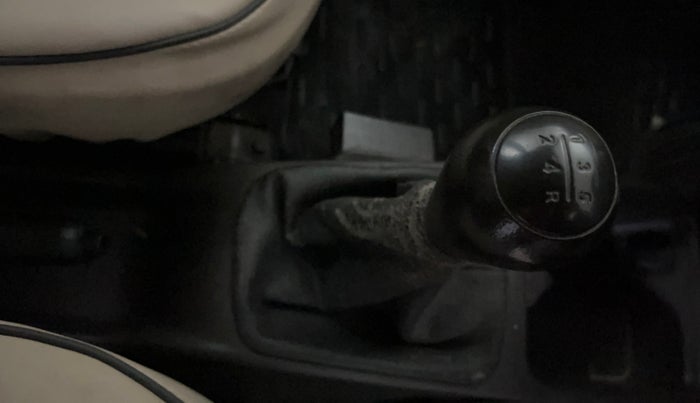 2017 Hyundai Eon ERA +, Petrol, Manual, 66,968 km, Gear Lever
