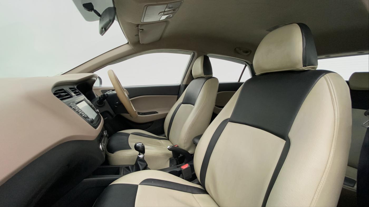2017 Hyundai Elite i20 ASTA 1.2 (O), Petrol, Manual, 46,737 km, Right Side Front Door Cabin