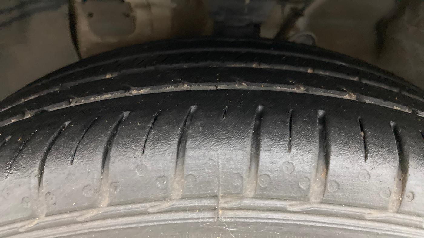 2017 Hyundai Elite i20 ASTA 1.2 (O), Petrol, Manual, 46,737 km, Left Front Tyre Tread
