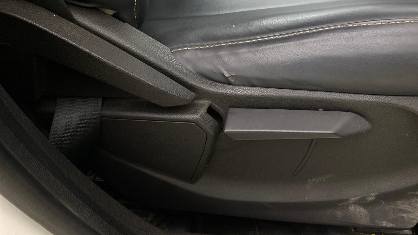 2015 Ford Ecosport TREND 1.5L DIESEL, Diesel, Manual, 48,854 km, Driver Side Adjustment Panel