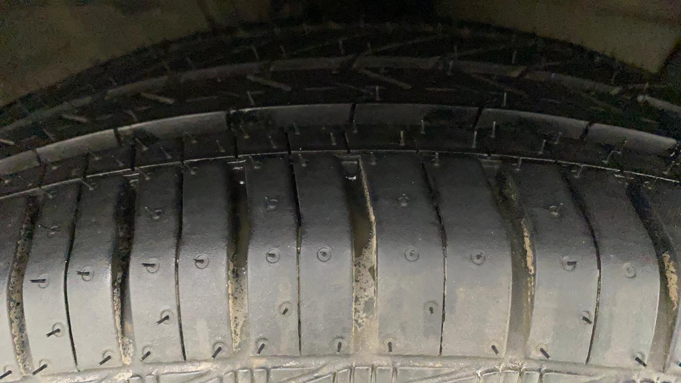 2019 Hyundai NEW SANTRO SPORTZ CNG, CNG, Manual, 37,502 km, Right Front Tyre Tread