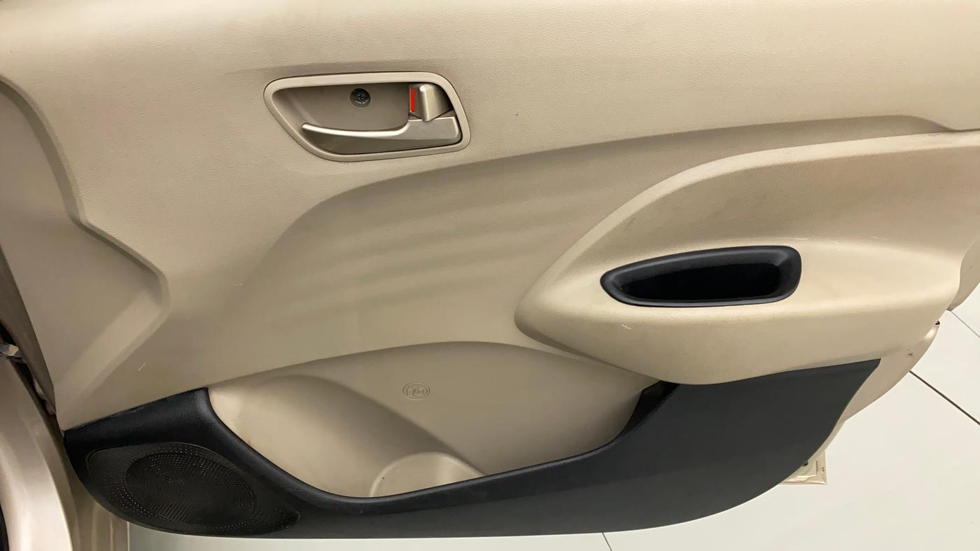 2019 Hyundai NEW SANTRO SPORTZ CNG, CNG, Manual, 37,502 km, Driver Side Door Panels Control