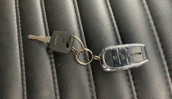 2025 Nissan MAGNITE Visia EZ-Shift, Petrol, Automatic, 2,248 km, Key Close Up