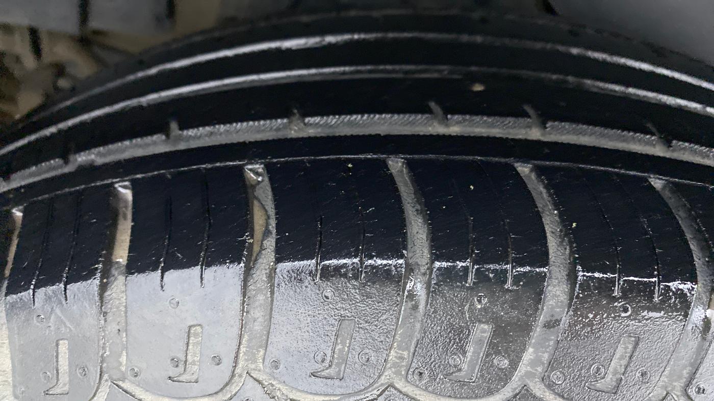 2015 Mahindra XUV500 W10 FWD, Diesel, Manual, 44,065 km, Right Rear Tyre Tread