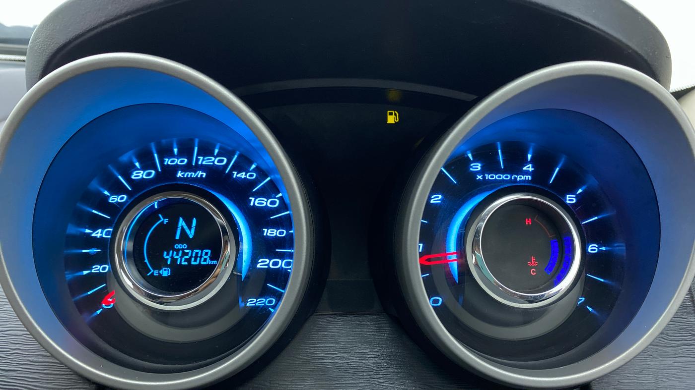 2015 Mahindra XUV500 W10 FWD, Diesel, Manual, 44,065 km, Odometer Image