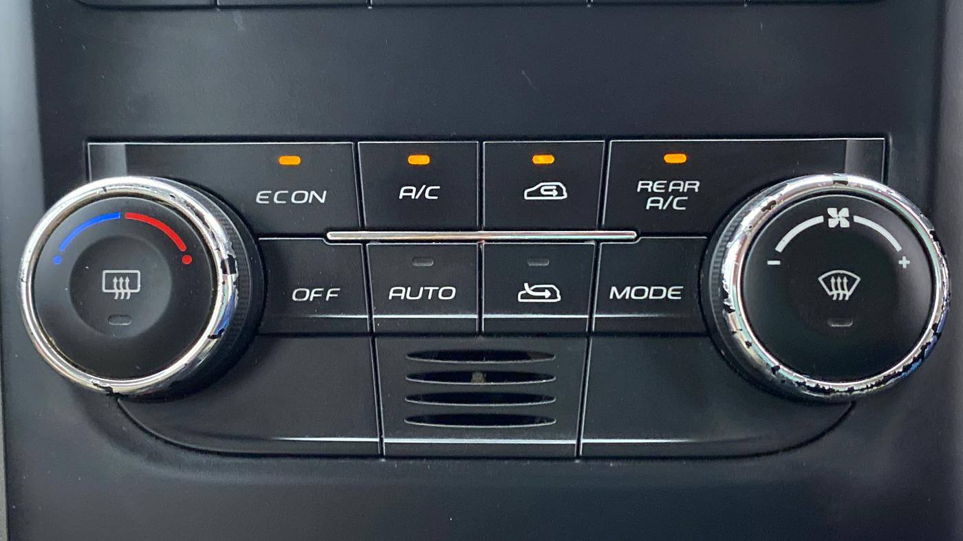 2015 Mahindra XUV500 W10 FWD, Diesel, Manual, 44,065 km, Automatic Climate Control