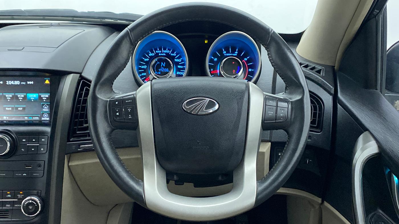 2015 Mahindra XUV500 W10 FWD, Diesel, Manual, 44,065 km, Steering Wheel Close Up