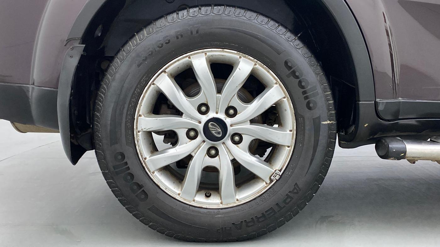 2015 Mahindra XUV500 W10 FWD, Diesel, Manual, 44,065 km, Right Rear Wheel