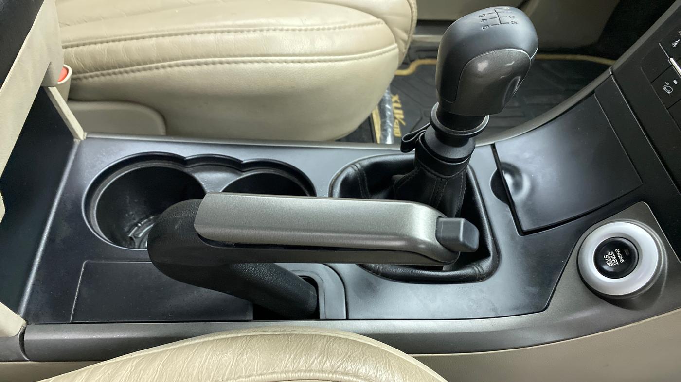 2015 Mahindra XUV500 W10 FWD, Diesel, Manual, 44,065 km, Gear Lever