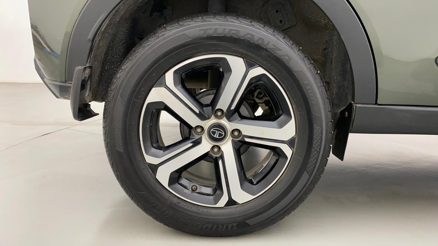 2022 Tata NEXON XZA PLUS (O) DIESEL DUAL TONE, Diesel, Automatic, 24,980 km, Right Rear Wheel