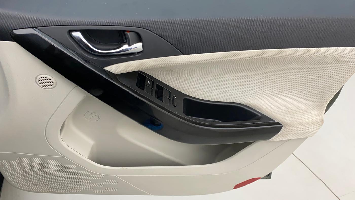 2022 Tata NEXON XZA PLUS (O) DIESEL DUAL TONE, Diesel, Automatic, 24,980 km, Driver Side Door Panels Control