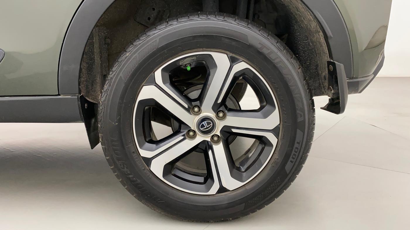2022 Tata NEXON XZA PLUS (O) DIESEL DUAL TONE, Diesel, Automatic, 24,980 km, Left Rear Wheel