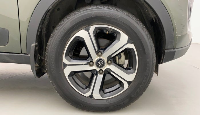 2022 Tata NEXON XZA PLUS (O) DIESEL DUAL TONE, Diesel, Automatic, 24,980 km, Right Front Wheel