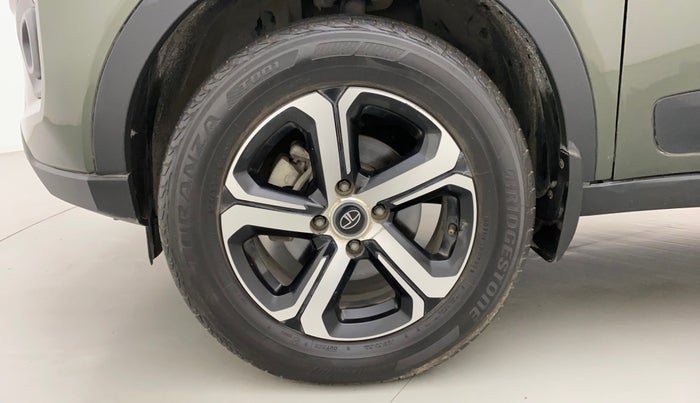 2022 Tata NEXON XZA PLUS (O) DIESEL DUAL TONE, Diesel, Automatic, 24,980 km, Left Front Wheel