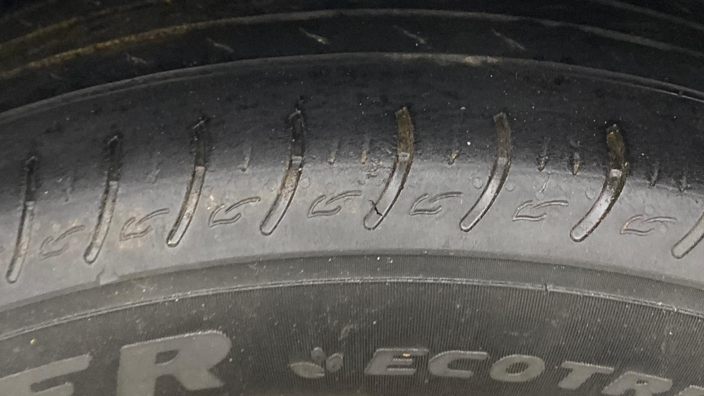 2015 Hyundai Creta SX PLUS AT 1.6 DIESEL, Diesel, Automatic, 94,640 km, Left Rear Tyre Tread