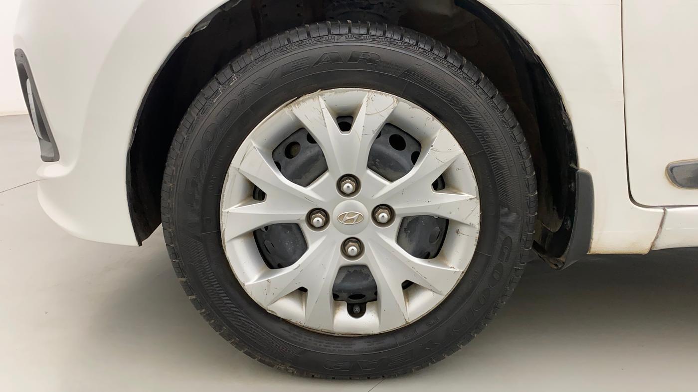 2015 Hyundai Grand i10 SPORTZ 1.2 KAPPA VTVT, Petrol, Manual, 67,331 km, Left Front Wheel