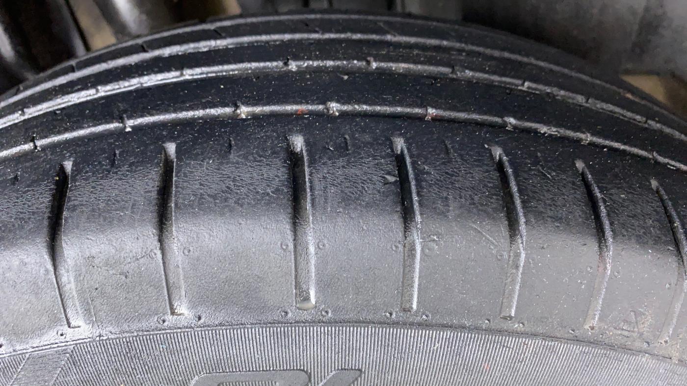 2018 Maruti Swift ZXI+, CNG, Manual, 50,188 km, Right Rear Tyre Tread