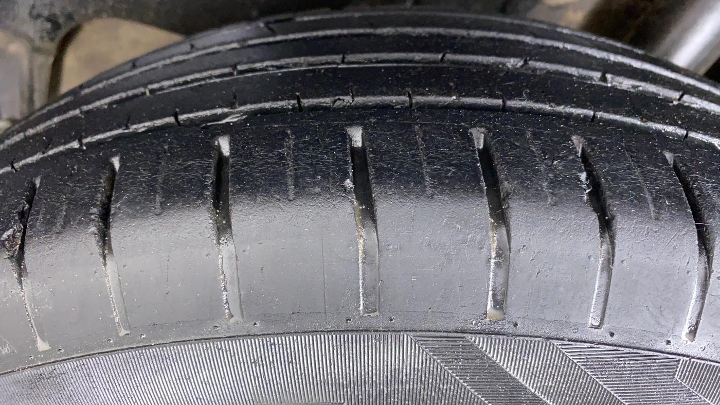2018 Maruti Swift ZXI+, CNG, Manual, 50,188 km, Left Rear Tyre Tread