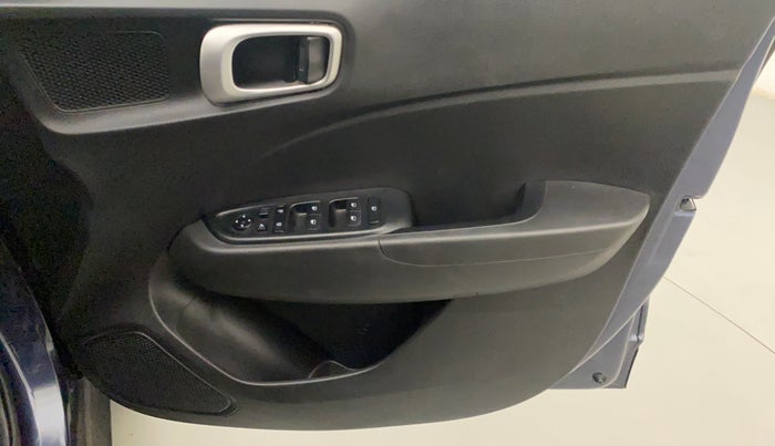 2019 Hyundai VENUE SX 1.0 TURBO, Petrol, Manual, 10,889 km, Driver Side Door Panels Control